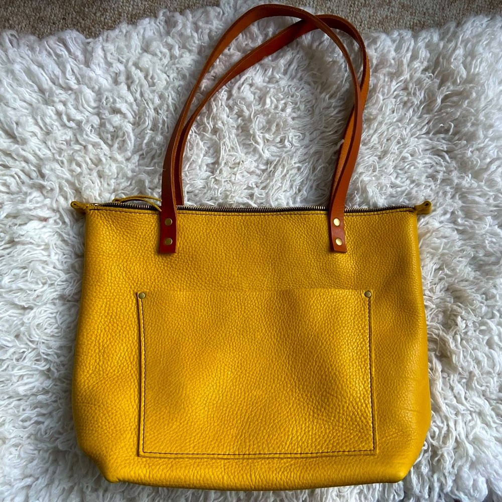 Portland Leather - Zippered Medium Tote 🌞